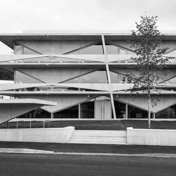ADA Angela Deuber Architect Architects Architektin Architecture Switzerland Swiss Schweiz Zurich Zürich
Thal Sankt Gallen Primary School Reinforced In Situ Concrete Lightness Interconnected Physical Presence The Wave